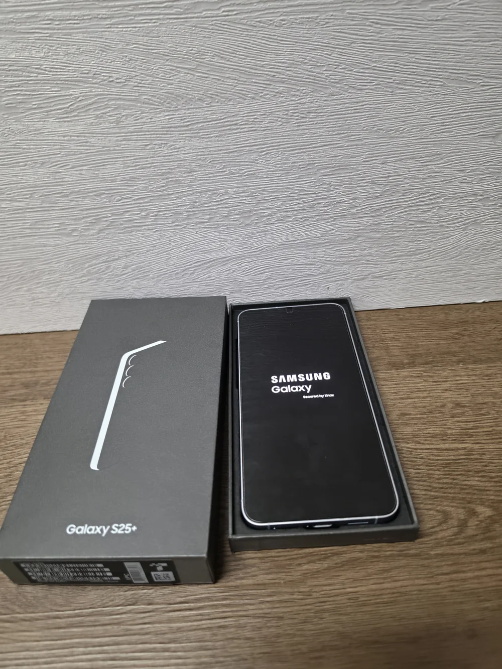 Samsung Galaxy S25+ Smartphone - Unlocked - Icy Blue
